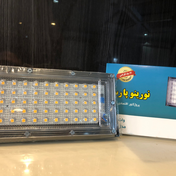 پرژکتور بیلبوردی ۵۰ وات ۲۲۰ ولت نور سفید
